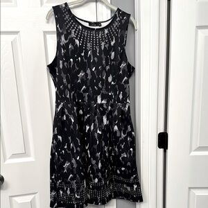 Women’s sleeveless dress size Large